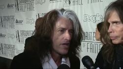 Steven Tyler, Joe Perry, Smokey Robinson, Natalie Cole, more arrive at Songwriters Hall of Fame gala News Clip
