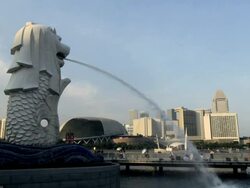 Merlion fountain late Afternoon with Marina Bay Skyline, Singapore Stock Footage