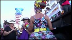 NEW Dancers hit the streets of Rio as the countdown to carnival begins Instructional Video