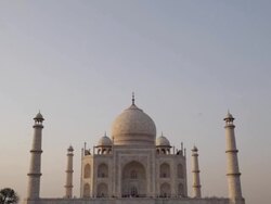 WS Shot of Taj Mahal at sunset / Agra, Uttar Pradesh, India Stock Footage