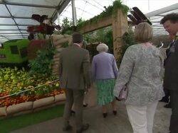 Queen Elizabeth II Viewing WW1 Themed Garden News Clip