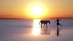 walking on the water Stock Footage