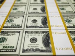 Stacks of 100 dollar bills - loopable, HD Stock Footage