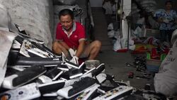 VOICED : Donde el mundo recicla su basura tecnologica News Clip