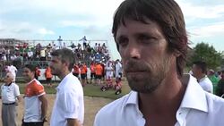 VOICED : Futbol en campos de golf News Clip