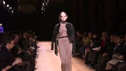 Chinese designer presents new collection News Clip