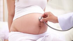 examine pregnant woman Stock Footage