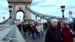 Hungary march commemorates Holocaust victims News Clip