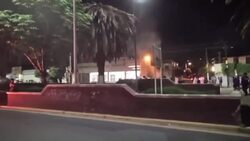 CLEAN : Teachers clash with police in Mexico News Clip