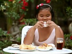 girl eating burger Stock Footage