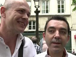 CLEAN: Gays et lesbiennes revendiquent leur droit News Clip