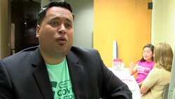 VOICED : Los hispanos se enrolan en el Obamacare News Clip