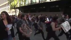 VOICED : Marcha termina en enfrentamientos en Mexico News Clip