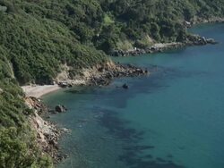 MS Beach and rocks in tuscan archipelago in argentario / Grosseto, Tuscany, Italia Stock Footage