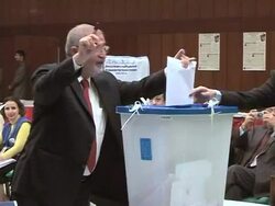 CLEAN:Iraqi political leaders cast ballots News Clip