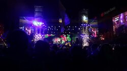 CLEAN : Thousands ring in New Year on Ukraine's pr News Clip