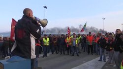 Raw: Strikers Block Roadways in France Instructional Video