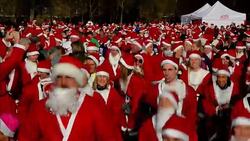 VOICED : Londres, miles en corrida de Papa Noel News Clip