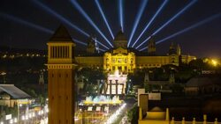 Fountains in front of the National Museum of Art, Plaza d'Espanya, Barcelona, Catalunya (Catalonia) (Cataluna), Spain, Europe - Time lapse Stock Footage