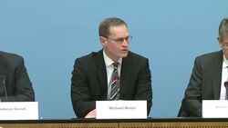 VOICED : El sospechoso del atentado en Berlin podria seguir suelto News Clip