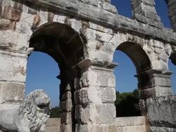 Statue of a lyon in the Roman amphitheater, Pula Stock Footage