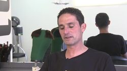 Israeli barber makes "magic kippa" out of hair News Clip