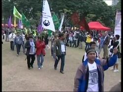 Protesters assemble, march begins, comments Instructional Video