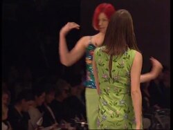 UK: LONDON FASHION WEEK BEGINS Instructional Video