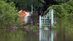 Illinois Residents Prepare For Further Flooding Instructional Video