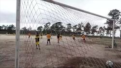 Vida de ninos hondurenos mejora en cancha de fï¿½tbol, pero fuera de ella persisten las amenazas News Clip