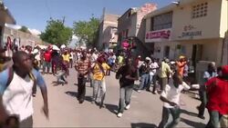 GRAPHIC Violence erupts at demo against Martelly govt on anniversary of independence Instructional Video