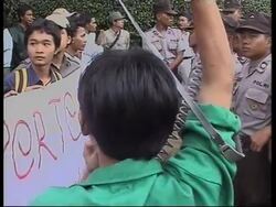 INDONESIA: WAHID WALKS OUT OF AN INQUIRY News Clip