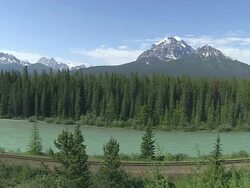 WS PAN View of Bow River at Morants Curve / Banff Nationalpark, Alberta, Canada Stock Footage