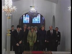 Russia - Hillary Clinton visits art gallery Instructional Video