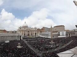 B-ROLL - Pope Francis Delivers First 'Urbi Et Orbi' Blessing During Easter Mass In St. Peter's Square at St. Peter's Square on March 31, 2013 in Vatican City, Vatican. (Footage by Giulio Origlia/Getty Images) Stock Footage