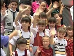 Actors turn out in capital centre to urge audiences to return to theatre Instructional Video