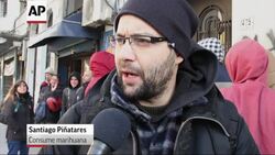 Uruguay comienza a vender marihuana en farmacias News Clip