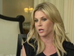 INTERVIEW - Julie Bowen on social media at Stock Footage