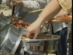 US residents show support for US presidential candidate Kerry News Clip