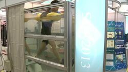 A flying crime-fighting robot and a self-fitting pair of shoes have been entertaining visitors at a design exhibition in the South Korean capital of Seoul. The event is a chance for companies around the world to showcase their latest inventions. (Dec. 3) Instructional Video