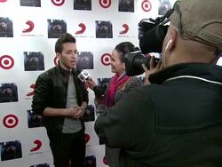 INTERVIEW - (Spanish) Prince Royce describe la experiencia al Prince Royce and Target Celebrate The Release Of The Exclusive Deluxe Edition Of "Soy El Mismo"  Stock Footage