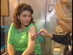 UK/INDIA: ANCIENT INDIAN TRADITION OF HAND PAINTING WITH HENNA News Clip