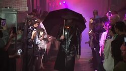 Fashion designer Raf Simons shows off menswear collection in 'Blade Runner'-inspired NY show Instructional Video