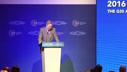 CLEAN : China central bank chief seeks to reassure on yuan growth News Clip