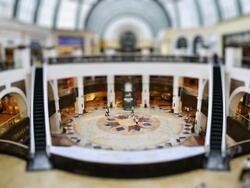 T/L Shoppers walking around the lobby of the Mall of the Emirates / Dubai, United Arab Emirates Stock Footage