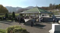 CLEAN : Serbian PM pays respects to Srebrenica Muslim victims News Clip