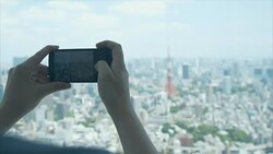 Tourist taking snap shot of the Tokyo tower with smart phone Stock Footage