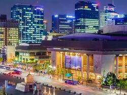 WS T/L View of Nightscape and Traffic moving of Sejong Center for Performing Arts ( largest arts and cultural complex in Seoul) / Seoul, South Korea Stock Footage