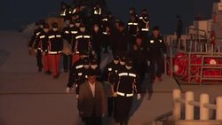 Relatives of missing passengers crowd minister on the quayside, criticise him Instructional Video