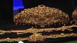 Dazzling diamonds and sparklers on show Instructional Video